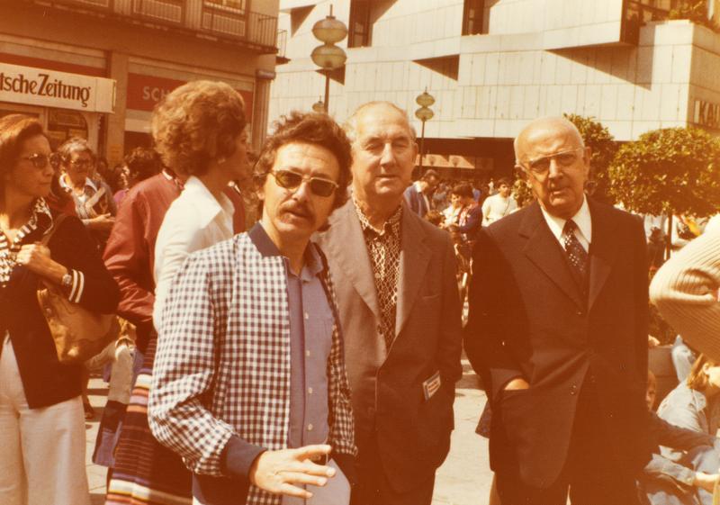 [Antoni Sàbat, Joan Anton Margall i Noble, i altra gent, en un viatge a Múnic]