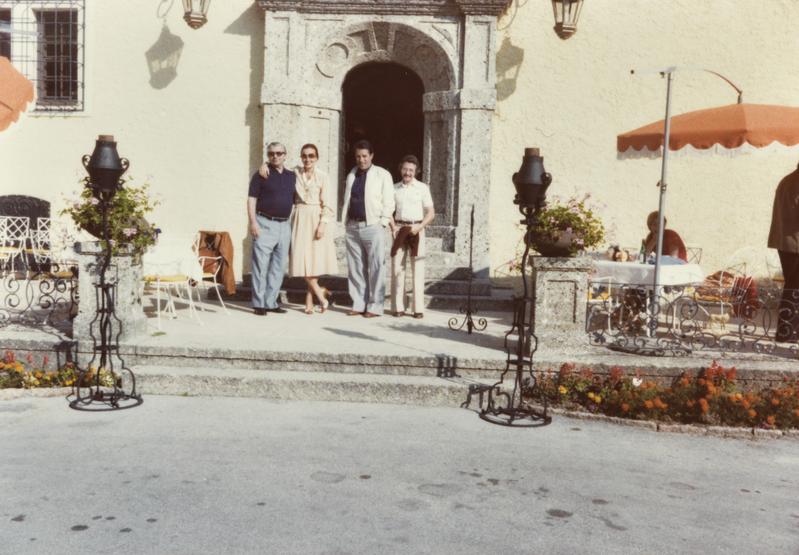 [Antoni Sàbat i un grup d’acompanyants en un viatge]