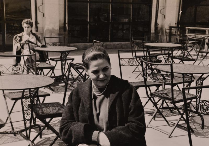 [Maria Canals i Maria Teresa Catà, col·laboradora del concurs, a l’Aeroport de Barcelona]