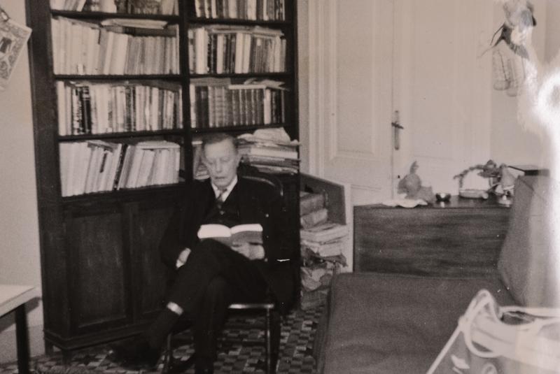 [Henri Gagnebin, llegint al domicili de Maria Canals]