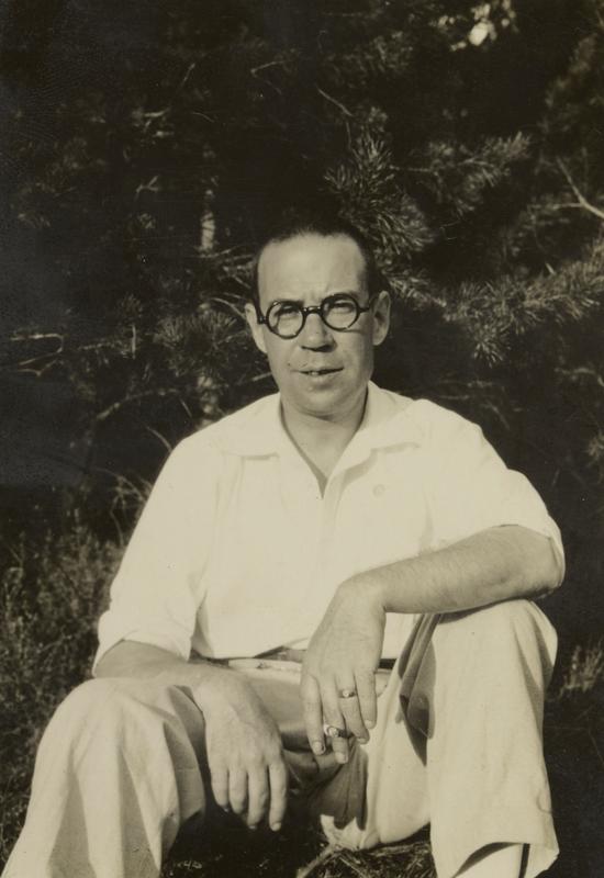 Primer pla de Lluís Camós assegut